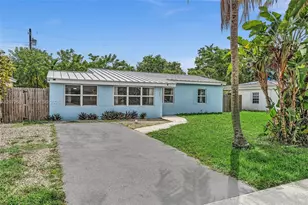 18381 NE 21st Pl, North Miami Beach, FL 33179 - Photo 2
