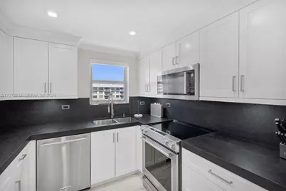 5555 Collins Ave #16B, Miami Beach, FL 33140 - Photo 8