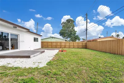 40 SE 3rd Terr, Dania Beach, FL 33004 - Photo 22