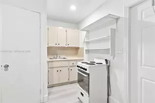 596 NW 109th St, Miami, FL 33168 - Photo 6