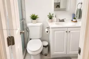 4118 N Circle Dr, Hollywood, FL 33021 - Photo 12