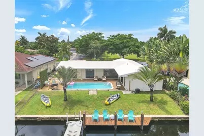 151 SE 9th Ct, Pompano Beach, FL 33060 - Photo 2