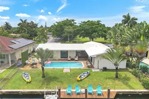 151 SE 9th Ct, Pompano Beach, FL 33060 - Photo 2