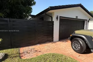 6901 S Miami Lakeway S, Miami Lakes, FL 33014 - Photo 2