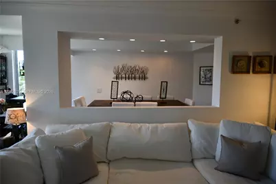 1000 E Island Blvd #303, Aventura, FL 33160 - Photo 16