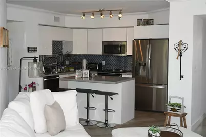 1000 E Island Blvd #303, Aventura, FL 33160 - Photo 2