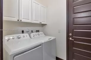 8820 NW 155th Ter, Miami Lakes, FL 33018 - Photo 10