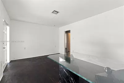 126 SE 4th St, Hallandale Beach, FL 33009 - Photo 8