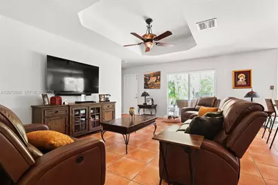 15867 SW 44th St, Miami, FL 33185 - Photo 8