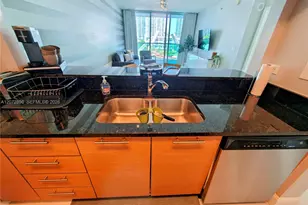 31 SE 5th St, Miami, FL 33131 - Photo 6