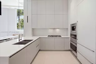 3250 NE 188th St, Aventura, FL 33180 - Photo 10