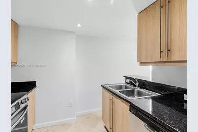 7600 Collins Ave #703, Miami Beach, FL 33141 - Photo 14