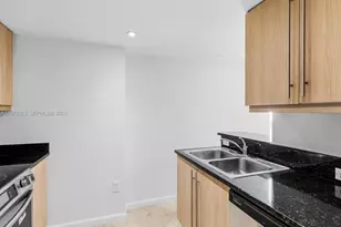 7600 Collins Ave, Miami Beach, FL 33141 - Photo 14