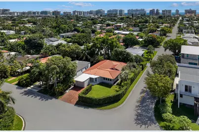 8901 Hawthorne Ave, Surfside, FL 33154 - Photo 1