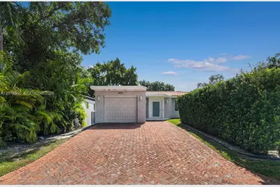8901 Hawthorne Ave, Surfside, FL 33154 - Photo 10