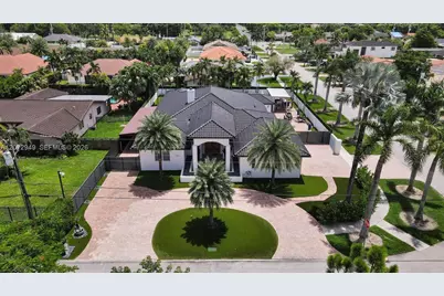 11390 SW 30th St, Miami, FL 33165 - Photo 1