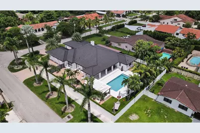 11390 SW 30th St, Miami, FL 33165 - Photo 2