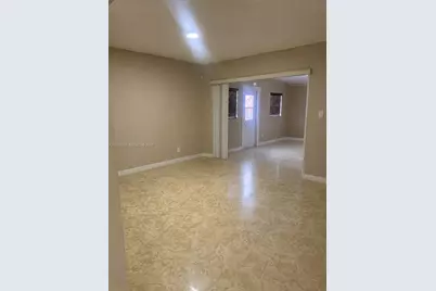 19727  NW 84  Th Pl, Hialeah, FL 33015 - Photo 4