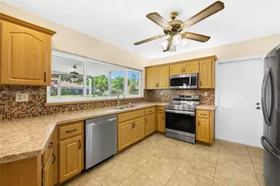 10370 NW 20th Ct, Sunrise, FL 33322 - Photo 14