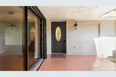 11112 N Harmony Lake Cir, Davie, FL 33324 - Photo 4