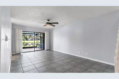 11112 N Harmony Lake Cir, Davie, FL 33324 - Photo 10