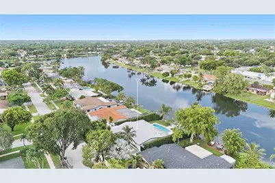 1721 NW 114th Ave, Pembroke Pines, FL 33026 - Photo 54