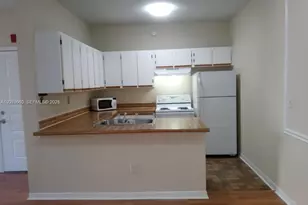 18304 NW 68th Ave, Hialeah, FL 33015 - Photo 6
