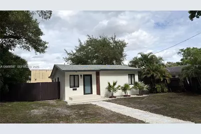1621 SW 11th Ct, Fort Lauderdale, FL 33312 - Photo 2