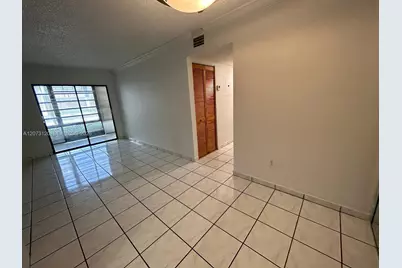 9729 Hammocks Blvd #105E, Miami, FL 33196 - Photo 12