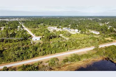 728 Cahn St E, Lehigh Acres, FL 33974 - Photo 4