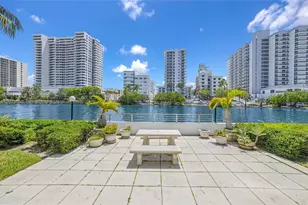 2445 Lake Pancoast Dr, Miami Beach, FL 33140 - Photo 2