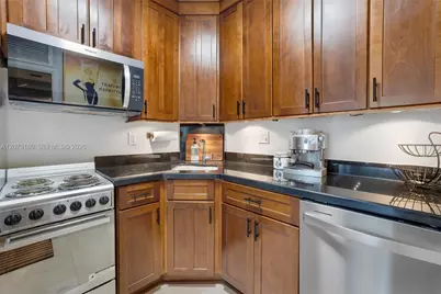 2445 Lake Pancoast Dr #4, Miami Beach, FL 33140 - Photo 20