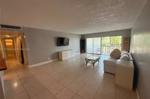 800 NE 195th St, Miami, FL 33179 - Photo 8