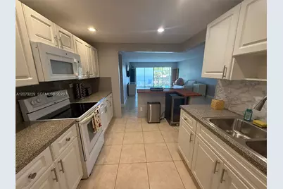 800 NE 195th St #211, Miami, FL 33179 - Photo 4