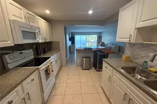 800 NE 195th St, Miami, FL 33179 - Photo 4