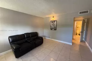 800 NE 195th St, Miami, FL 33179 - Photo 24