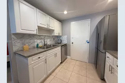 800 NE 195th St #211, Miami, FL 33179 - Photo 2