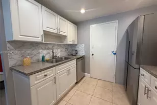800 NE 195th St, Miami, FL 33179 - Photo 2