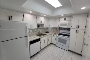 300 Bayview Dr, Sunny Isles Beach, FL 33160 - Photo 4