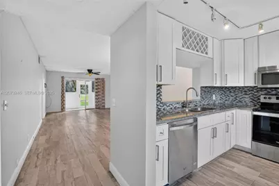 900 SW 125th Way #105R, Pembroke Pines, FL 33027 - Photo 10