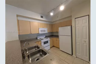 8060 N Nob Hill Rd #101, Tamarac, FL 33321 - Photo 4