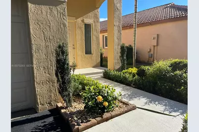 1542 Presidio Dr #1542, Weston, FL 33327 - Photo 2
