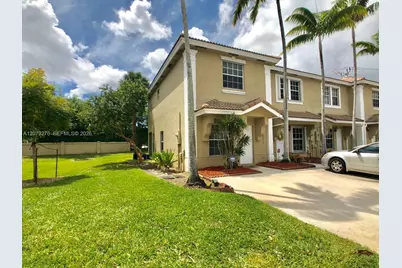 12218 SW 8th Ct, Pembroke Pines, FL 33025 - Photo 2