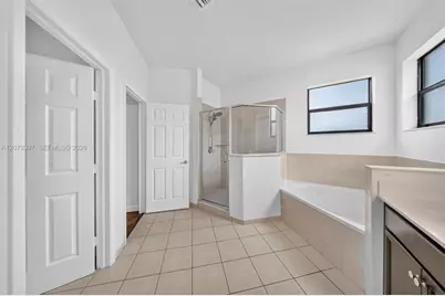 9371 W 35th Ave, Hialeah, FL 33018 - Photo 16