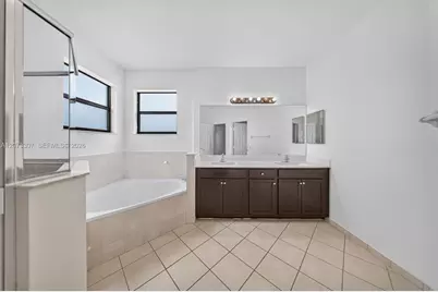 9371 W 35th Ave, Hialeah, FL 33018 - Photo 14