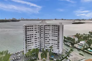 11930 N Bayshore Dr, North Miami, FL 33181 - Photo 26