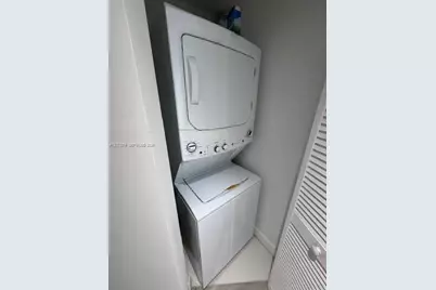 121 NE 34th St #1001, Miami, FL 33137 - Photo 32