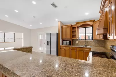 10212 NW 129th St, Hialeah Gardens, FL 33018 - Photo 16