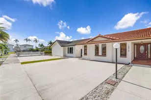 10212 NW 129th St, Hialeah Gardens, FL 33018 - Photo 4