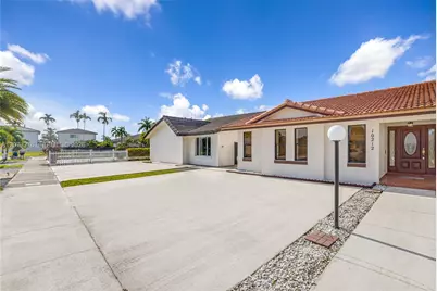 10212 NW 129th St, Hialeah Gardens, FL 33018 - Photo 8
